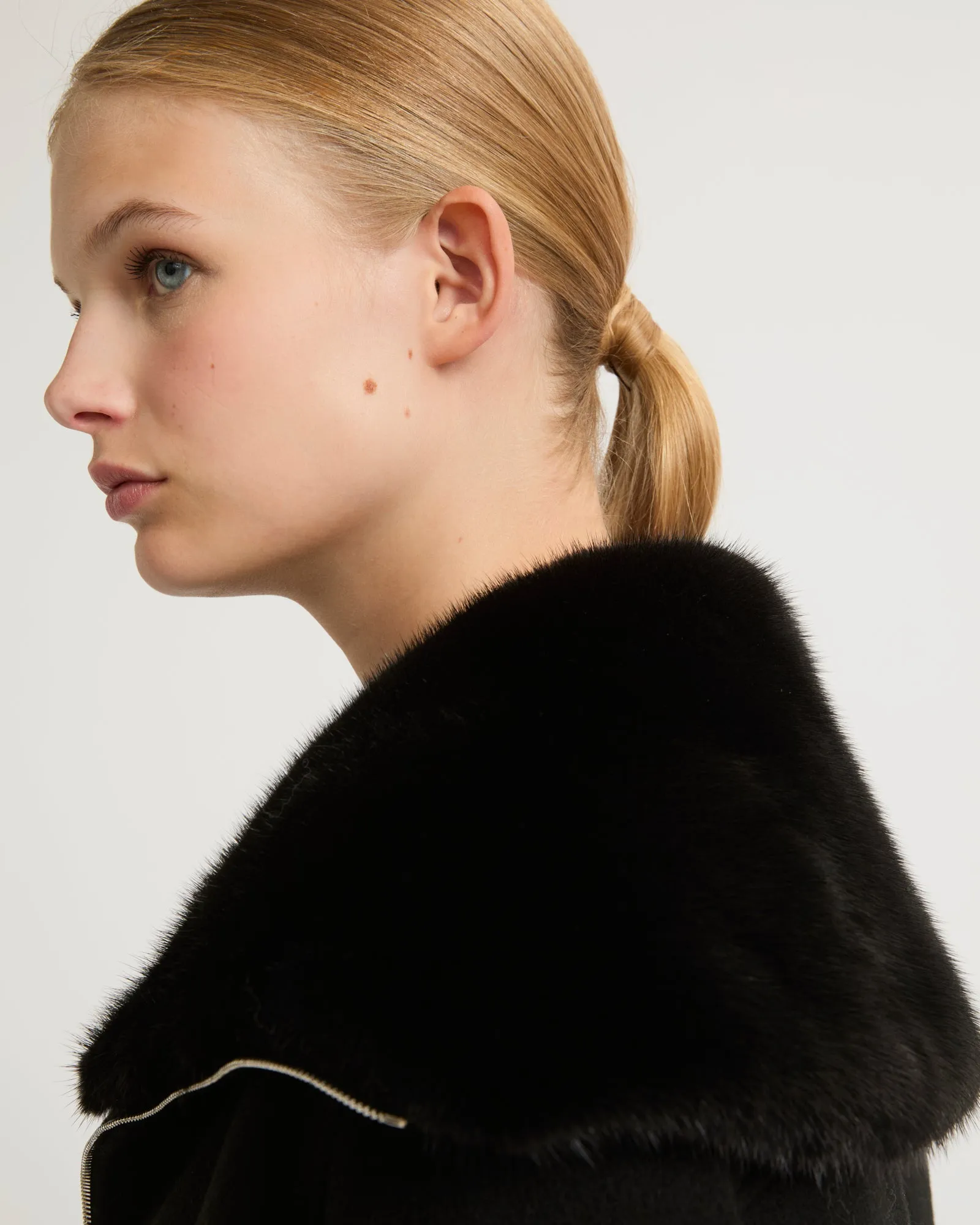 Cashmere wool jacket with mink fur collar